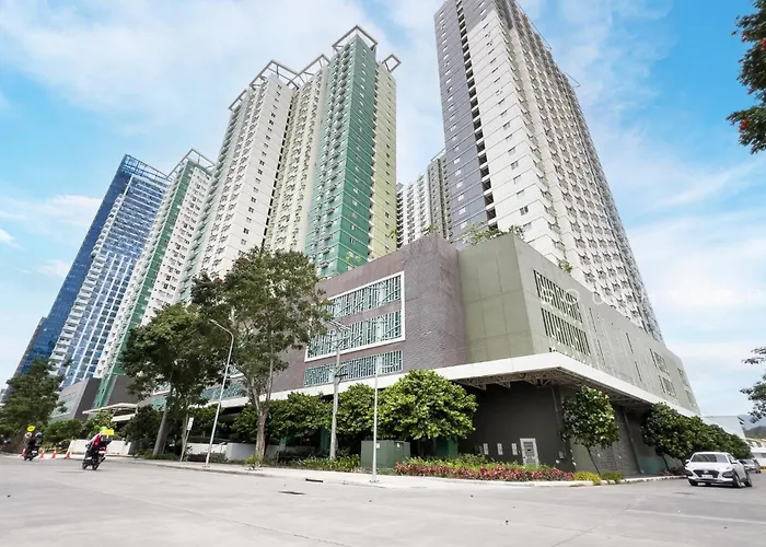 Apartment Furnished In Avida Towers Riala, It Park With Pool View, Fast Wifi, Netflix And