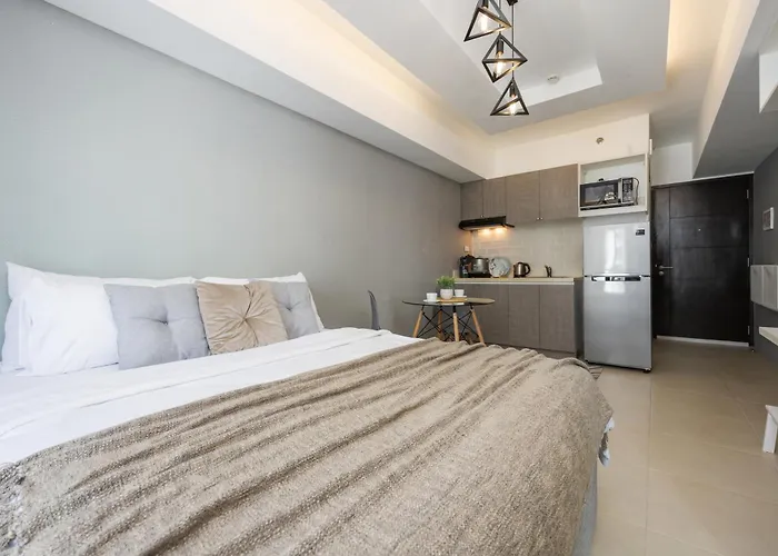 Furnished In Avida Towers Riala, It Park With Pool View, Fast Wifi, Netflix And